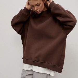 เสื้อสเวตเชิ้ตผู้หญิงทรงโอเวอร์ไซส์ คอกลม มีซับใน สวมใส่สบาย สีพื้น แขนยาว ผ้าถักโพลีเอสเตอร์ ขนฟลีซ ระบายอากาศได้ดี เหมาะสำหรับใส่ในฤดูหนาว - Product Image 3