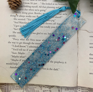 Marque-page en résine époxy bleu scintillant sur mesure, meilleur cadeau pour les amateurs de livres, avec des paillettes dorées, à un prix incroyable. - Product Image 1