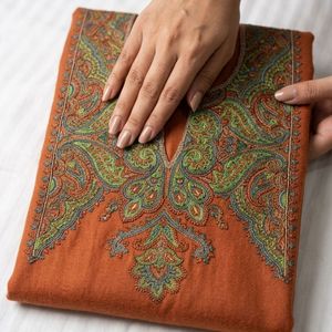Kurti Pheran élégant de couleur brun rouille avec des détails en papier mâché multicolores - Product Image 4