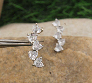 Boucles d'oreilles pendantes en forme de cœur délicat avec pierres précieuses plaquées argent, cadeau romantique pour un anniversaire, un mariage ou la Saint-Valentin - Product Image 5