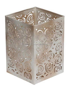 Bougeoir votif en fer à thème rustique avec motifs floraux découpés au laser parfait pour les décorations d'intérieur d'inspiration bohème - Product Image 1