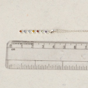 Colgante de Barra de Plata de Ley 925 con Piedras Preciosas de los Siete Chakras, Amuleto Curativo de Chakra Arcoíris - Product Image 3