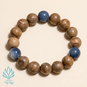 สร้อยข้อมือไม้กฤษณาแบบยูนิเซ็กซ์ รุ่น AL-SX-0016-12 ประดับด้วยลูกปัดปะการังสีน้ำเงิน 3 เม็ด และลูกปัดไม้กฤษณาธรรมชาติ 14 เม็ด ขนาด 12 มม. งานแฮนด์เมดสุดคลาสสิก เหมาะสำหรับเป็นของขวัญ - Product Image 4