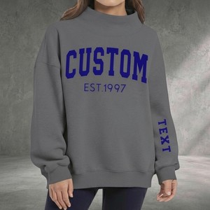 Nouveau sweat-shirt rouge personnalisé pour femme, col montant, avec imprimé lettres bleues sur le devant et sur les manches, coupe classique, à capuche – Vente chaude - Product Image 2