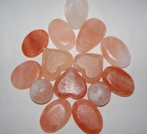 Pierre de massage en sel rose naturel de l'Himalaya sculptée à la main, thérapie au sel, gommage au sel, savon aux formes personnalisées à vendre - Product Image 3