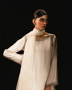 Ensemble élégant 3 pièces en crêpe brodé pour femme : Kurta droite et pantalon palazzo – Tenue de soirée ethnique - Product Image 3