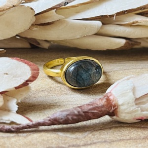Anillo de Latón con Labradorita de Estilo Lujoso, Diseño Vintage, Chapado en Oro de 18k, Ajustable, Estilo Boho, Diseño Ovalado, Anillo para Mujer - Product Image 3