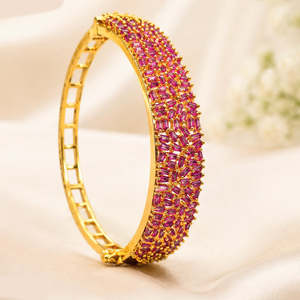 กำไลข้อมือแบบเปิดได้ประดับเพชรแบบอเมริกันชุบทอง 14K พร้อมมุกสำหรับงานแต่งงาน - Product Image 1