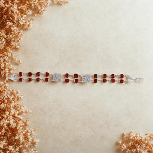 กำไลข้อมือสองแถวศักดิ์สิทธิ์สไตล์คลาสสิกพร้อมตัวหนีบรูปสามเหลี่ยมสีเงินหรูหรา - Product Image 3