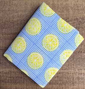 Tela Popelina con Estampado de Limones, 53/54 Pulgadas de Ancho, Azul y Blanco, Tejido de Peso Medio, Textil para el Hogar para Niñas - Product Image 1