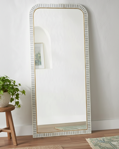 Marco de Espejo con Incrustaciones de Hueso y Resina, Estilo Americano, para Montar en el Suelo |   Espejo Decorativo para el Hogar con Diseño Geométrico en Blanco y Negro Hecho a Mano - Product Image 4