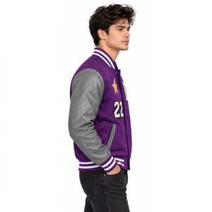 Veste universitaire pour homme de couleur violette avec des motifs de patchs avec la lettre D et le numéro 22, col rabattu, style preppy, coupe régulière, matière PU - Product Image 5