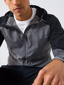 Veste coupe-vent légère à capuche pour homme  Noms alternatifs : * Veste de course imperméable pour homme * Veste coupe-vent sport bicolore - Product Image 6