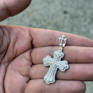 Colgante de Cruz Gótica con Moissanita de 2.35 CTW, Corte Brillante Redondo, Estilo Vintage, para Mujer, en Plata de Ley 925 - Product Image 1