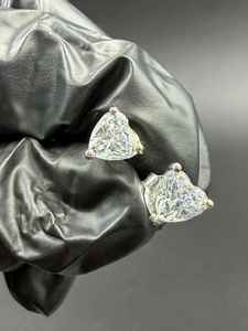 Pendientes Clásicos con Corte de Corazón, Estilo Diamante Moissanite, Tono Plateado, Minimalistas y de Lujo para Mujeres y Niñas - Product Image 3