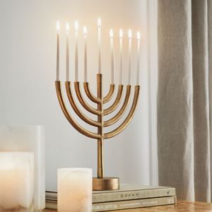Candelabros Menorah Premium Hechos a Mano con Acabado Metálico de Alta Calidad, Ideales para la Decoración de Celebraciones Familiares de Hanukkah - Product Image 2