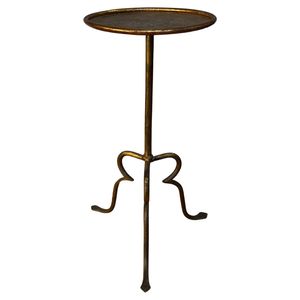 Table d'appoint en métal doré glamour, rehaussant les intérieurs chics grâce à sa texture polie et sa présence remarquable - Product Image 5