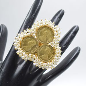 Anillo de latón chapado en oro, hecho a mano, de diseño nuevo, moderno y a la última moda, para mujeres y niñas. - Product Image 1