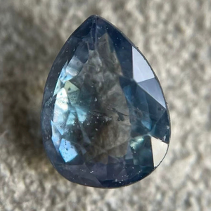 Zafiro azul natural de 6x8 mm, corte pera, zafiro de las minas de Ceilán. Zafiro suelto, tratado térmicamente. - Product Image 1