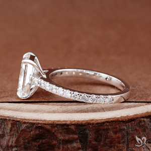 Bague de fiançailles audacieuse en or blanc 10K avec diamant de laboratoire taille radiant de 2 carats, sertie pavé cathédrale, certifiée IGI - Product Image 2