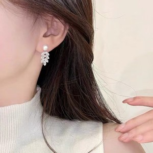 Boucles d'oreilles en cristal de zircon coréen pour femmes, super scintillantes, design tendance, niche, luxe léger, avec épis de blé et perle en forme de pompon - Product Image 1