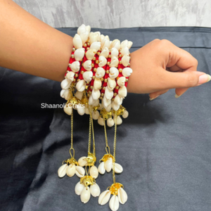 Bracelet artisanal indien vintage en coquillages multicolores pour femmes, idéal pour les mariages, les fêtes, le mehendi, ou comme cadeau. - Product Image 3