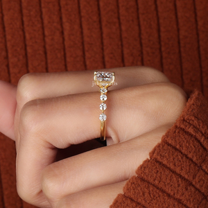 Anillo de Compromiso con Diamante Cultivado en Laboratorio, Corte Princesa, Banda de Oro de 14K con Pavé, Certificado IGI, Joyería de Boda - Product Image 2