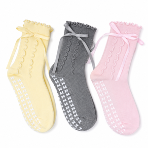 Calcetines de Pilates de algodón personalizados de alta calidad, fabricante OEM ODM, Calcetines antideslizantes para yoga, calcetines de invierno al por mayor para mujeres y niñas - Product Image 1