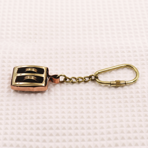 ARBAN INDUSTRIES Porte-clés mousqueton rond vintage en laiton fait main, design poulie marine, anneau porte-clés en métal doré pour cadeaux - Product Image 5