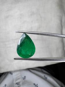 Piedra Preciosa Natural de Esmeralda Zambiana de Alta Calidad, Corte Pera, Verde Intenso, 4.88 Ct, para la Elaboración de Joyería de Lujo - Product Image 1