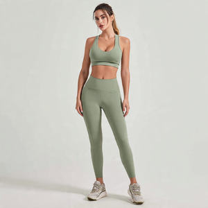 Ensemble de sport deux pièces en polyester pour sublimation : soutien-gorge de yoga et leggings de compression, séchage rapide, style streetwear uni - Product Image 5