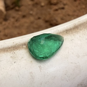 Esmeralda Zambiana Natural Genuina de 3.28 Quilates, Corte Pera Verde Vibrante, Gema Preciosa Suelta para Joyería de Diseño - Product Image 3