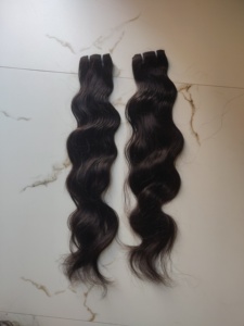 ผมต่อแบบเวฟสีดำธรรมชาติ เกรดพรีเมียม แบบ Double Machine Weft  จัดเรียงเกล็ดผม  ต่อจากผู้บริจาคคนเดียว  แบบ Remy Virgin  ยืดดัดได้ น้ำหนัก 100 กรัม ขายส่งจากอินเดีย - Product Image 2