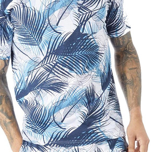 Conjunto de camiseta y pantalones cortos de tela suave estilo deportivo, ajuste flexible, ideal para entrenamiento y actividades físicas. - Product Image 4