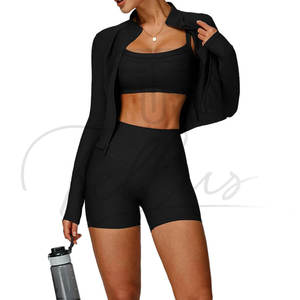 Ensemble de sport et yoga 2 pièces pour femme – Vêtements de gym respirants et légers avec leggings taille haute et short à motif uni et logo frontal - Product Image 6