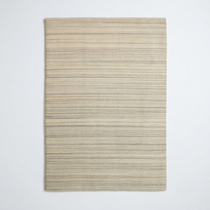 Tapis en laine DECORDEC beige ivoire à motif chevron répété, antidérapant, écologique, tufté à la main, pour salon, chambre, hôtel - Product Image 1
