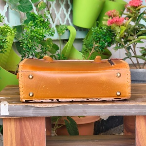 Sac à main de luxe en cuir véritable, couleur unie, avec poignée tressée et embossage, fermeture éclair durable, antivol, portable, pour la plage, printemps-été - Product Image 4
