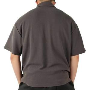 เสื้อเชิ้ตแขนสั้นคอสูงสำหรับผู้ชาย ผ้าเจอร์ซีย์คอตตอน 100% ทรงปกติ ลายพิมพ์ตามสั่ง สไตล์ลำลอง กระเป๋าซิปด้านหน้า - Product Image 2