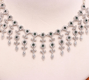 Nuevo conjunto de collar choker de diseño artesanal en latón con esmeraldas y circonitas, chapado en oro blanco de 18 quilates, conjunto de collar nupcial a precio de fábrica. - Product Image 2