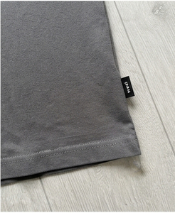 Camiseta Personalizada de Manga Larga para Hombre con Estampado Puff, 100% Algodón Premium, Corte Holgado y Cuadrado, Hombros Caídos, Estilo Urbano - Product Image 4