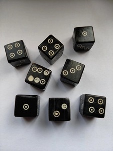 Dados de Cuerno de Búfalo Cuadrados Pulidos Naturales, Ecológicos, con Patrones Únicos, para Amantes de la Religión, Feng Shui, Juegos de Rol, ILAHI's - Product Image 1
