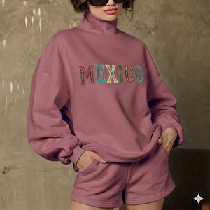 Ensemble de shorts et haut à col montant de luxe pour femme – Tenue d'hiver unie, confortable, douce, chaude, décontractée, élégante, style streetwear, mode quotidienne - Product Image 1