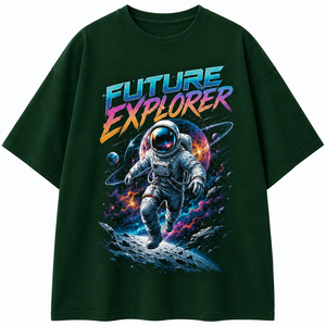 Camiseta negra para hombre con estampado por transferencia térmica de astronauta Future Explorer, manga corta, cuello redondo, corte regular, informal, transpirable, 180g - Product Image 1