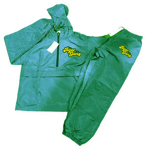 Ensemble de survêtement personnalisé confortable en nylon 100% teint uni, léger, pour l'entraînement et le sport, vente en gros - Product Image 1