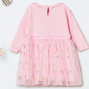 Robe évasée tendance rose et or imprimée, col rond, manches longues régulières, longueur genou, ourlet évasé, vente en gros BD - Product Image 6