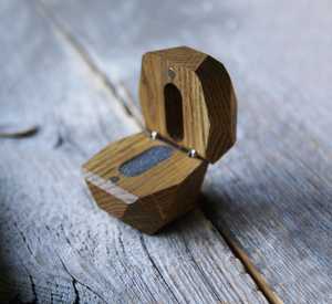 Hot Selling Elegant Box Ring Jewelry Boxes Wooden Irregular Shape Engraved Pine Wood Jewelry Box Organiser for Women's Earrings - Product Image 5