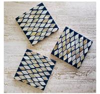 Sous-verre carré artisanal écologique au design classique avec incrustation de nacre motif feuille bleue pour décoration de table