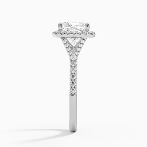 Bague de fiançailles en or blanc avec diamant taille coussin et halo pavé pour femme, style classique - Product Image 5