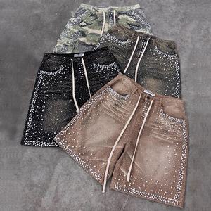 Pantalones cortos de mezclilla de punto para hombre, de cintura media, estilo cargo, con lentejuelas, pedrería y efecto desgastado, estilo streetwear, para invierno y verano, con cordón y detalles de malla. - Product Image 1