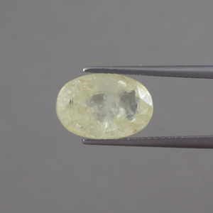 พลอยแซฟไฟร์สีเหลืองธรรมชาติแบบเม็ดเดี่ยว |   รูปไข่ขนาด 13.5x9 มม. น้ำหนัก 6.72 กะรัต |   เครื่องประดับไพลินเปลี่ยนสีได้ ขนาด 6 มม. รับรองโดย IGI - Product Image 1